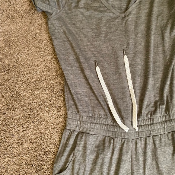 Vuori All Day Romper NWT Size Small - Picture 2 of 13